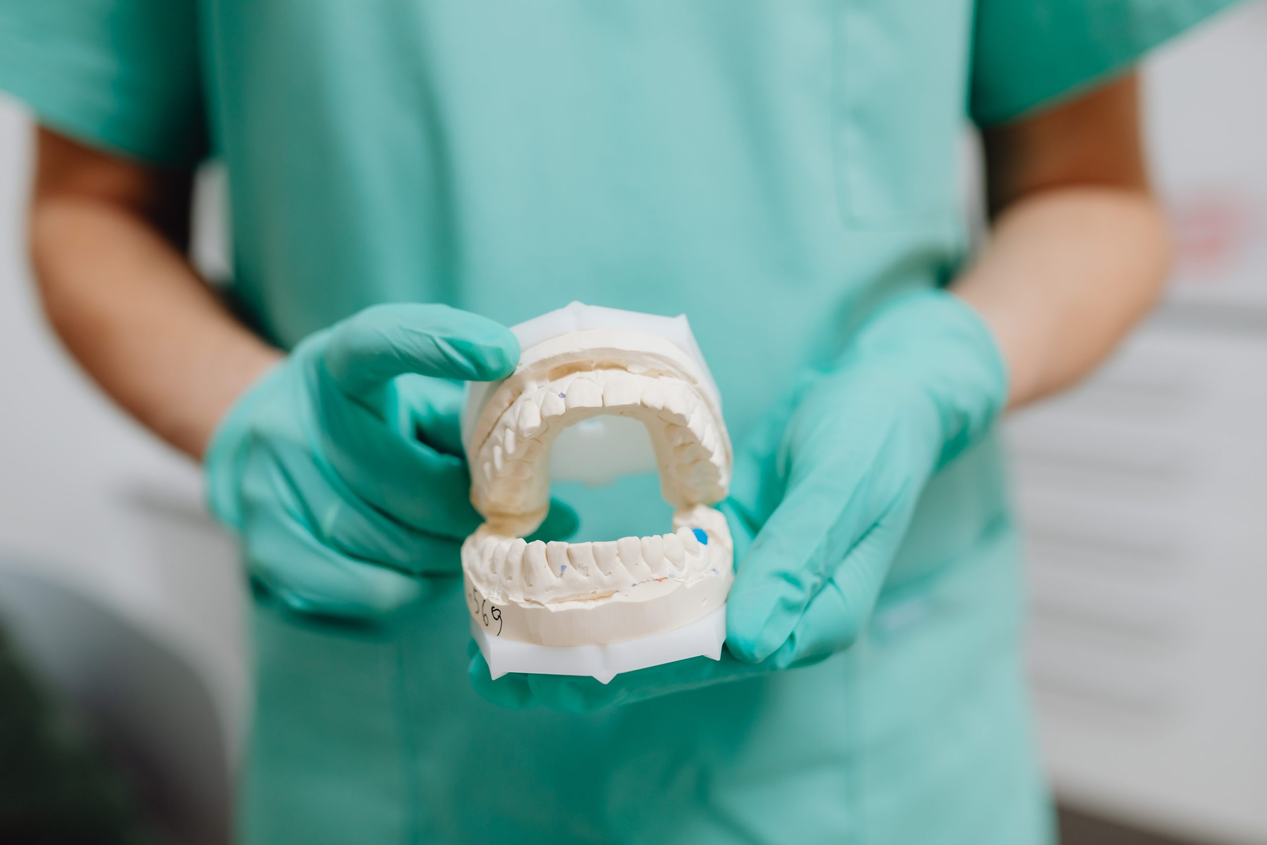 The Benefits of Dentures